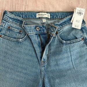 Abercrombie & Fitch Women's mid rise curve love 90s straight leg jean